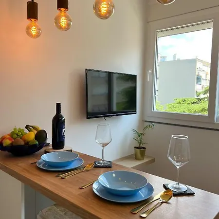 아파트 Sammy's Place - Cozy For Two With Abundant Sunlight And Natural Vibes 스플리트